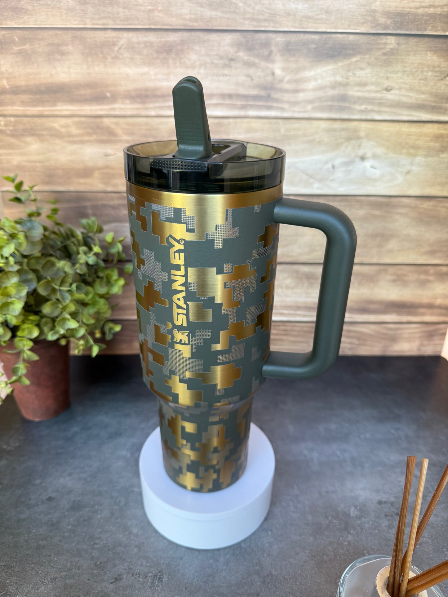 digital camo - cypress green limited edition 40oz stanley