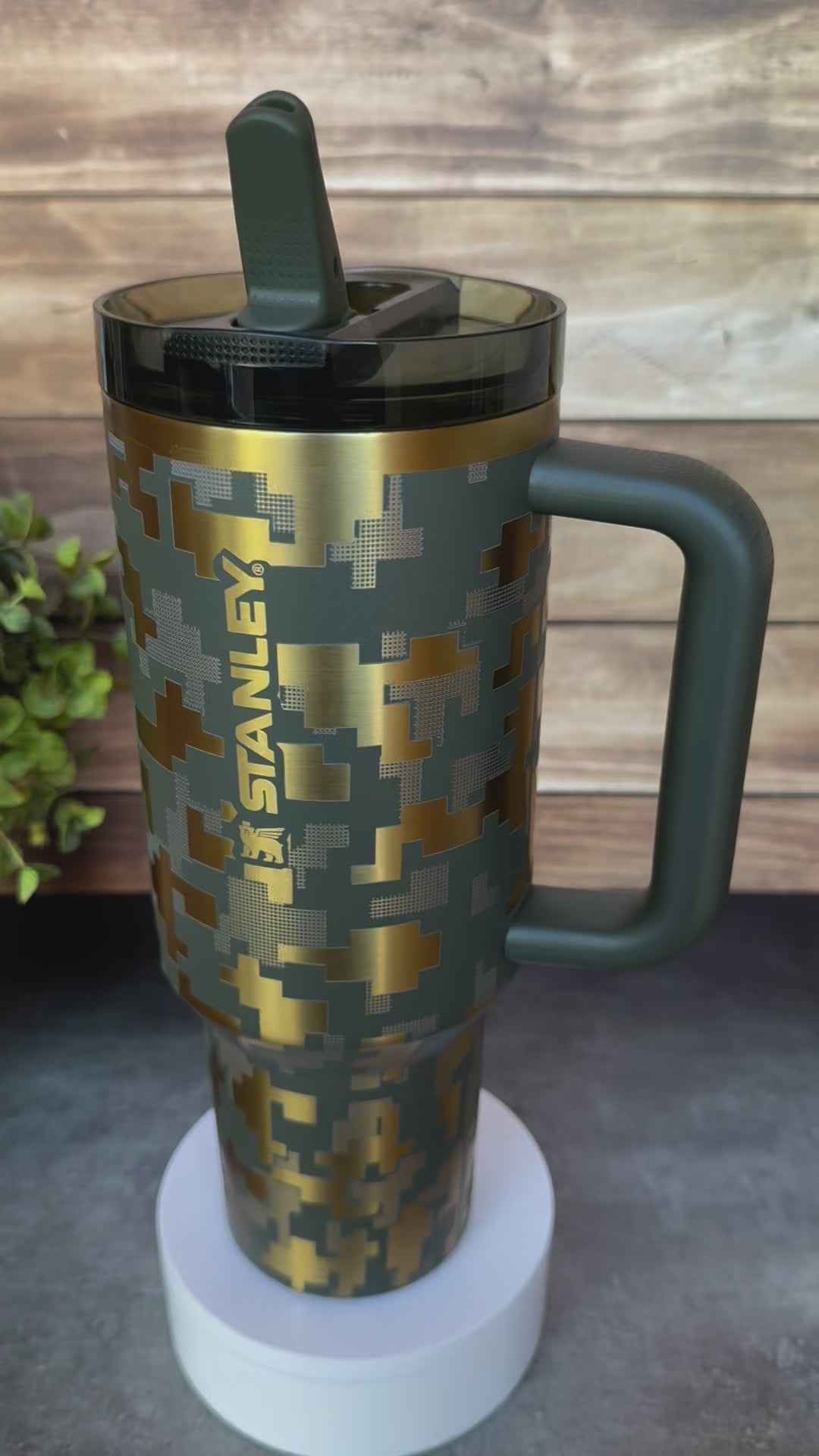 digital camo - cypress green limited edition 40oz stanley